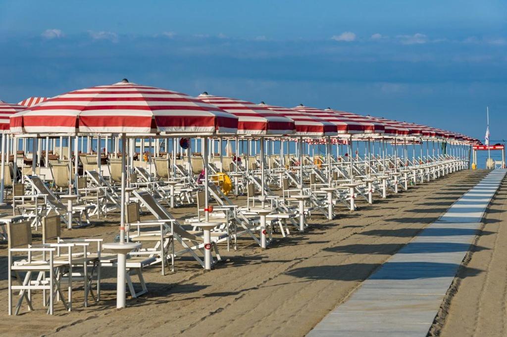 Hotel Crystal Marina di Pietrasanta Luaran gambar